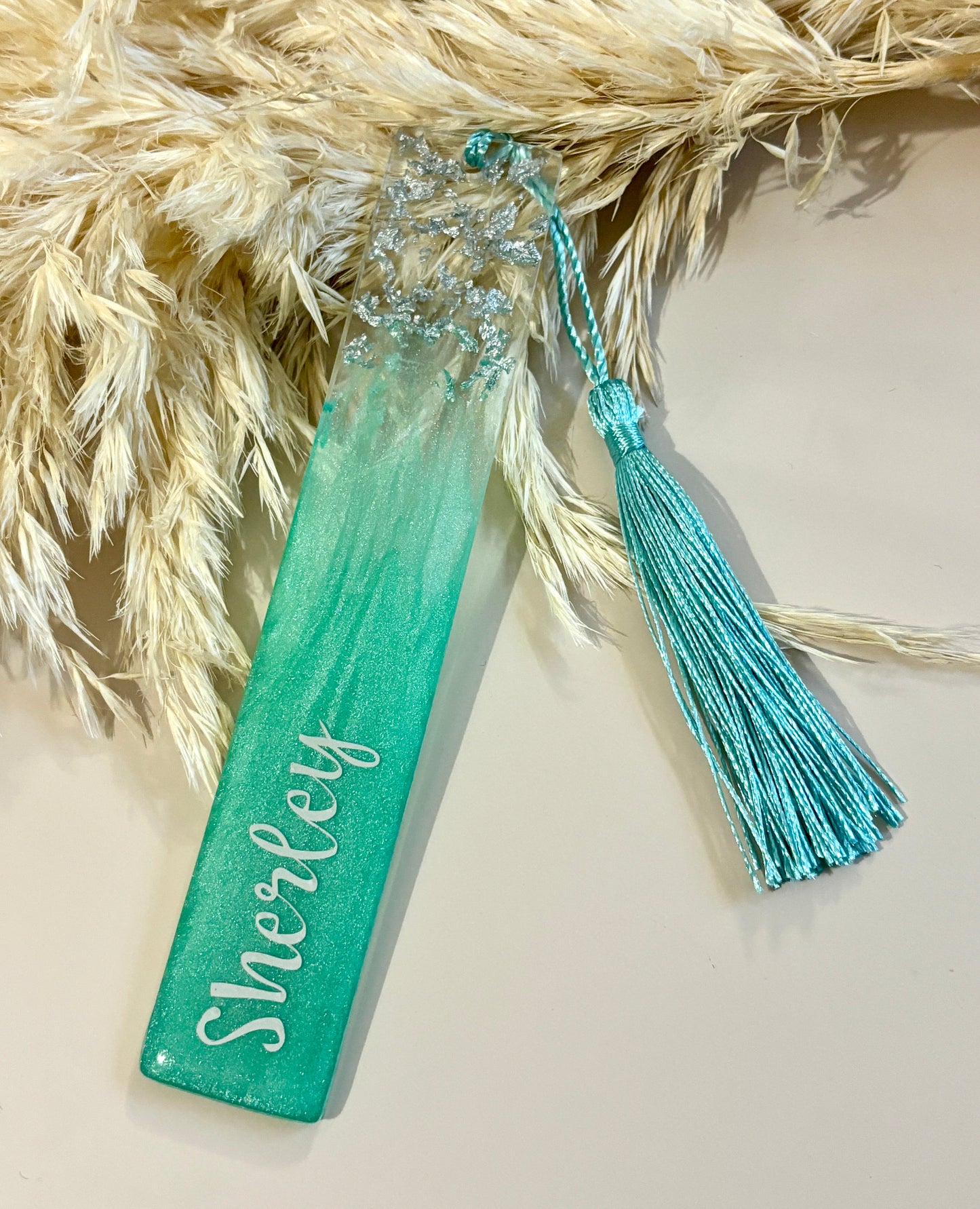 “Personalisierbares Lesezeichen aus Epoxidharz – Einzigartig & Handgefertigt”