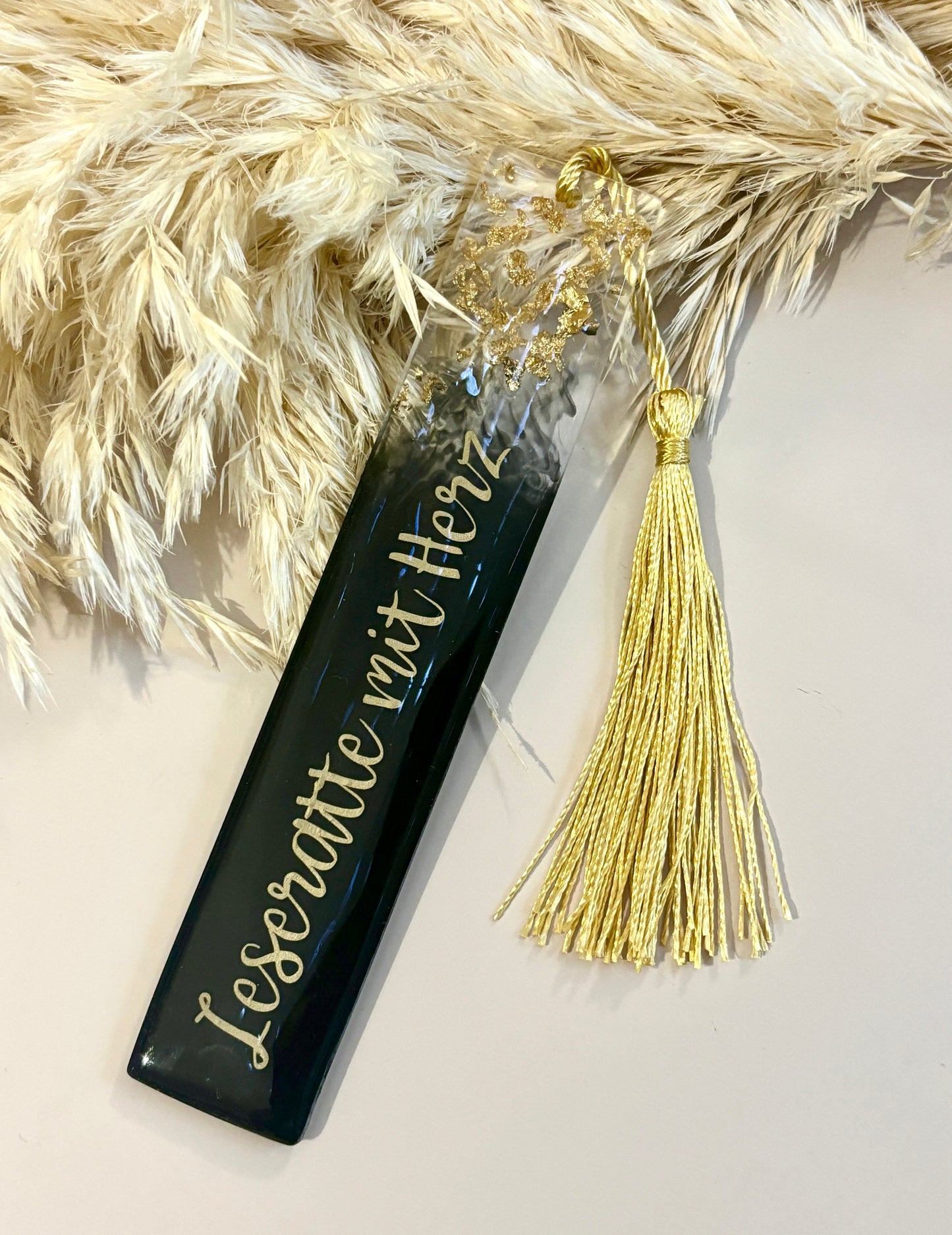 “Personalisierbares Lesezeichen aus Epoxidharz – Einzigartig & Handgefertigt”