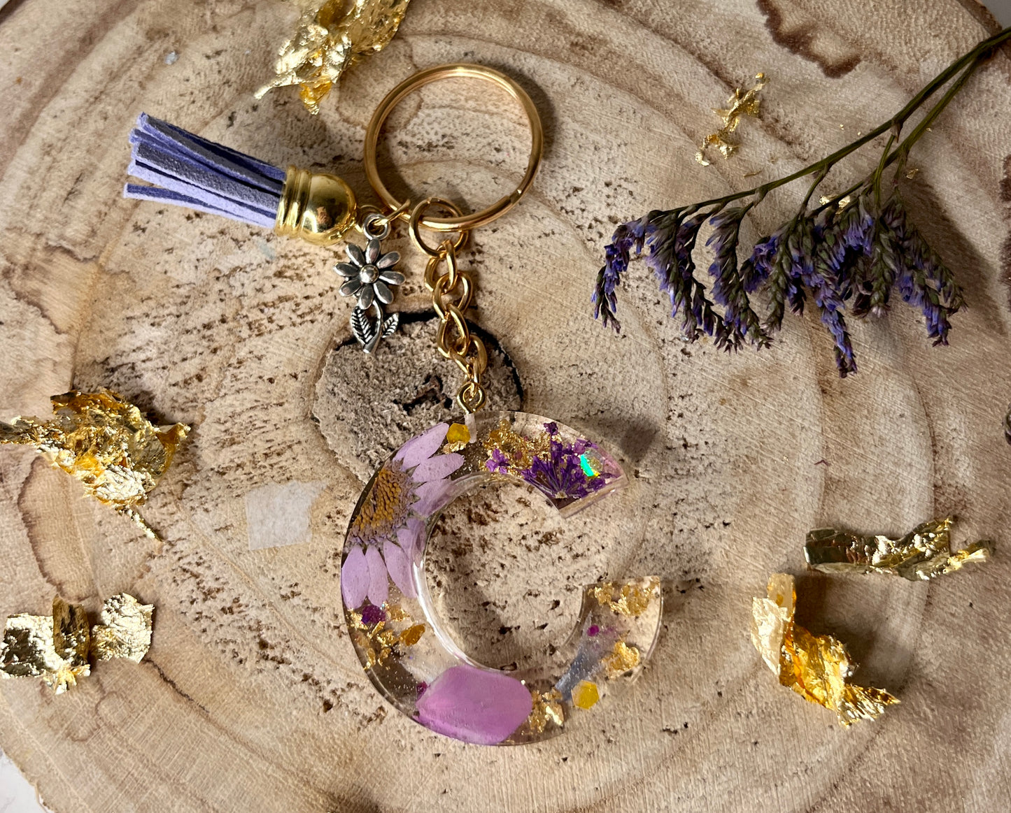 Epoxidharz Schlüsselanhänger Buchstabe Blumen